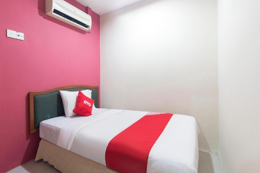 Oyo 44100 Hotel Casavilla Petaling Jaya Buitenkant foto