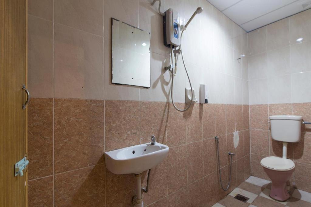 Oyo 44100 Hotel Casavilla Petaling Jaya Buitenkant foto
