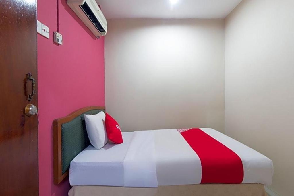 Oyo 44100 Hotel Casavilla Petaling Jaya Buitenkant foto