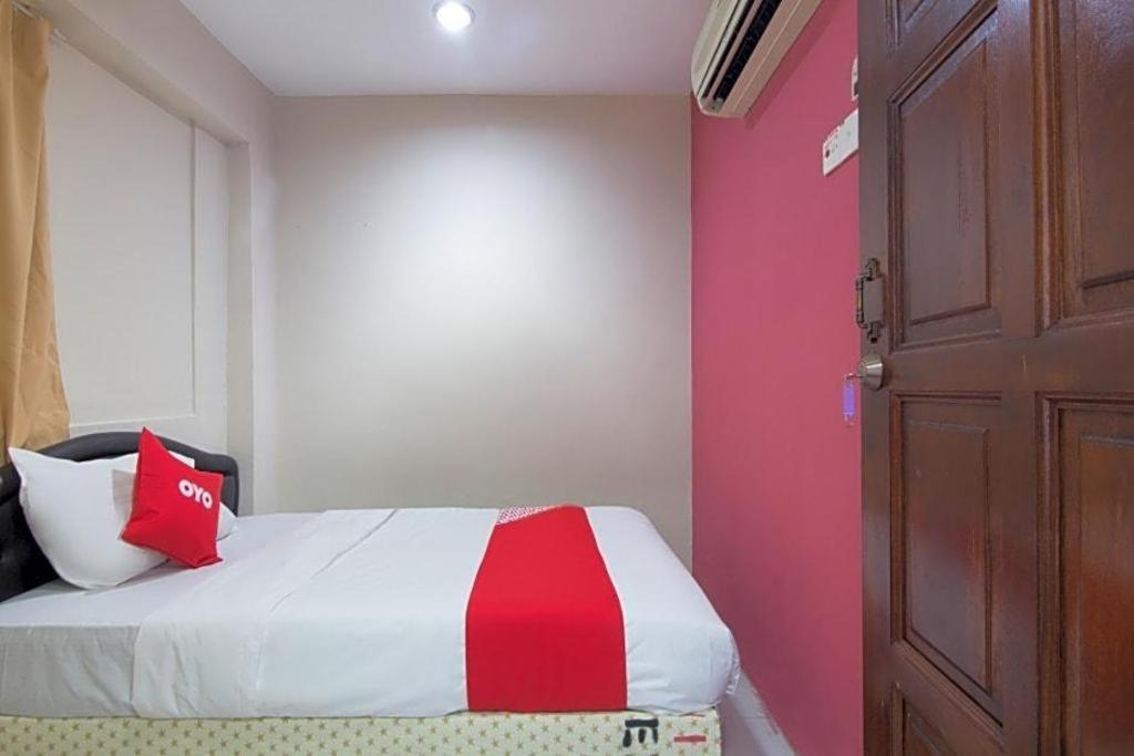 Oyo 44100 Hotel Casavilla Petaling Jaya Buitenkant foto