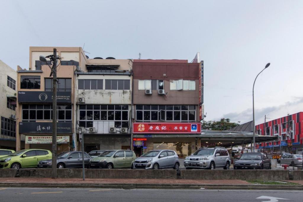 Oyo 44100 Hotel Casavilla Petaling Jaya Buitenkant foto