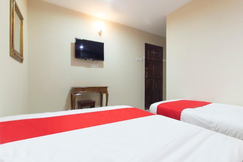 Oyo 44100 Hotel Casavilla Petaling Jaya Buitenkant foto